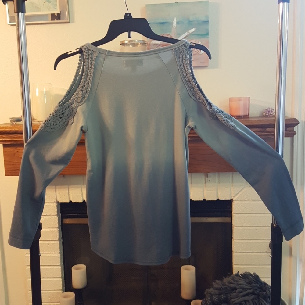 💙Knox Rose, Ombre Cold Shoulder Top